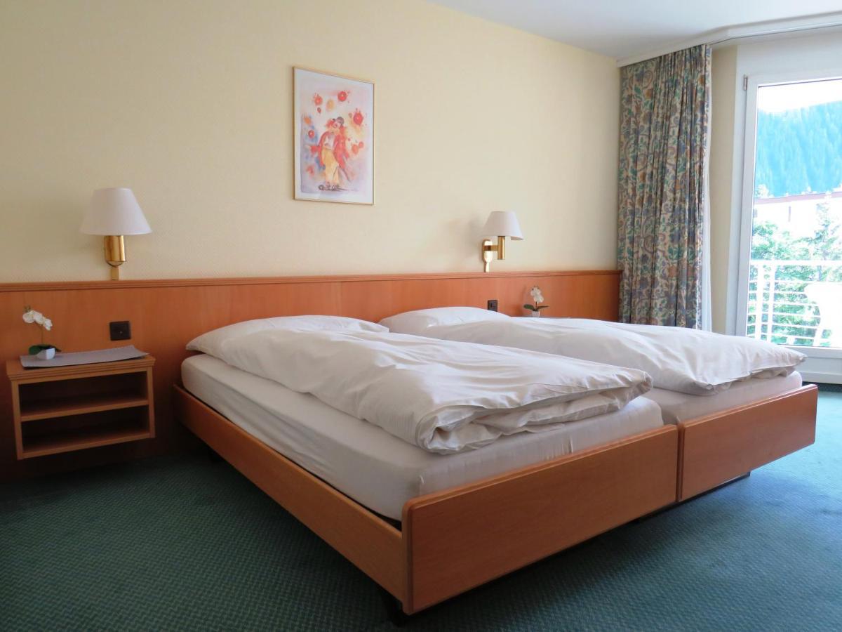 Hotel Derby Davos Room photo
